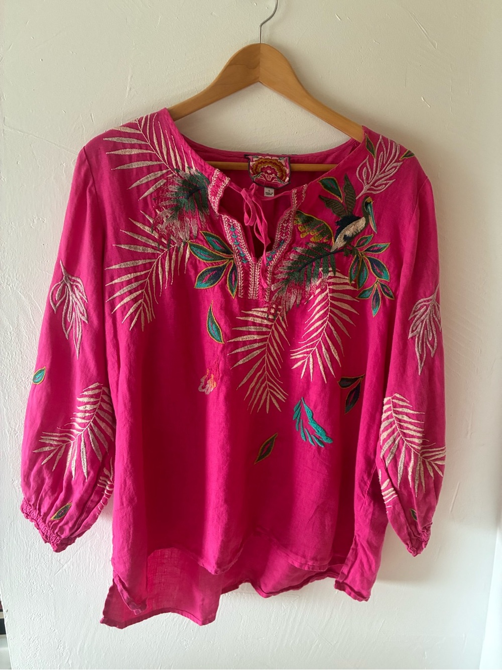 Johnny Was Kaluhi 100% Linen Embroidered Pink Peasant Blouse Tropical